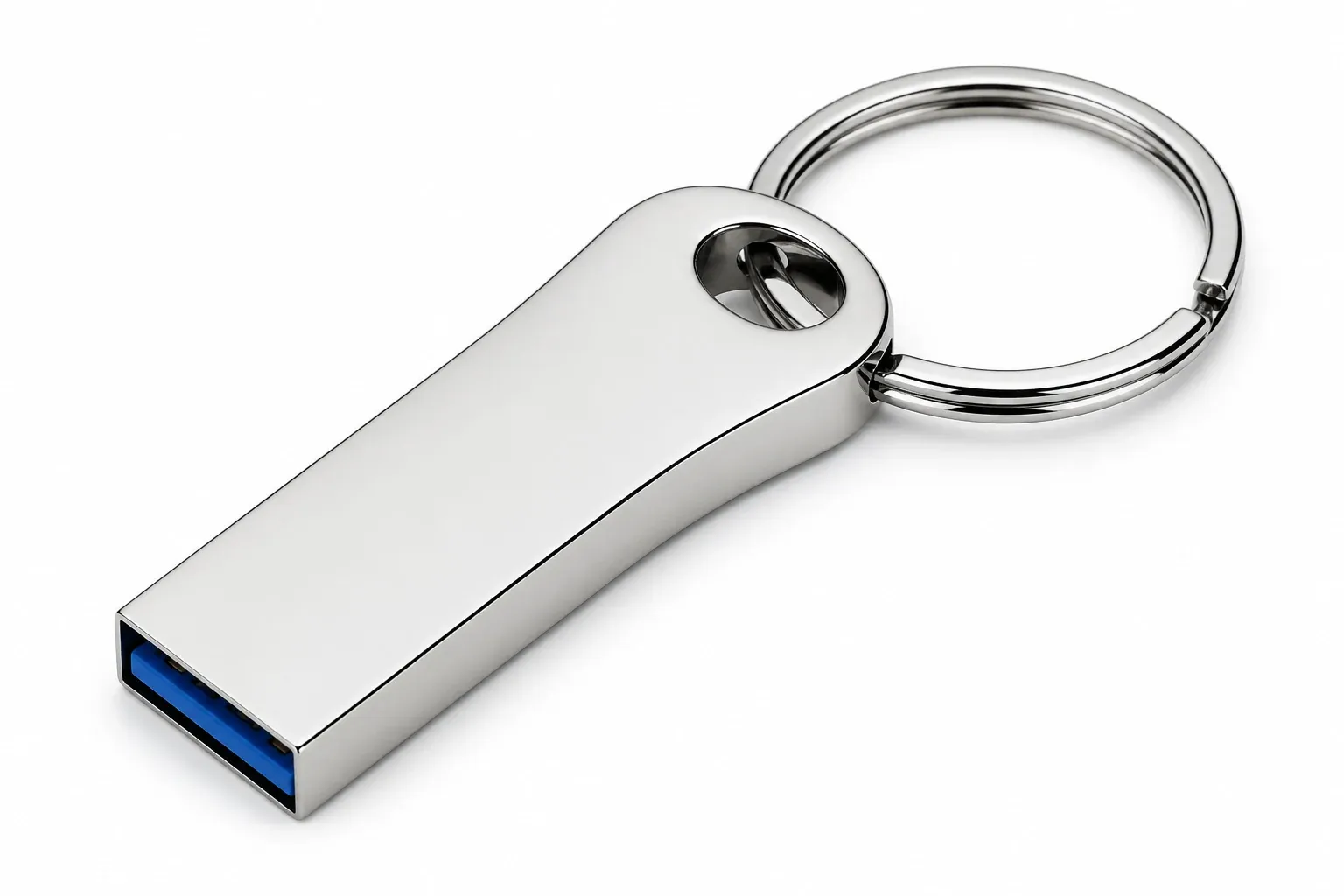 Pendrive metálico cromado con argolla de llavero y conector USB-A